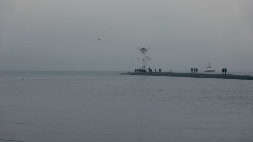 Historia i znaczenie latarni morskich na polskim wybrzeżu