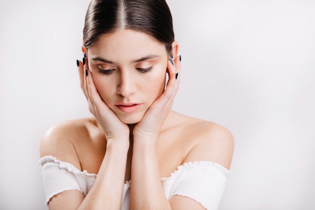 Jak stres emocjonalny wpływa na wygląd cery i wypryski