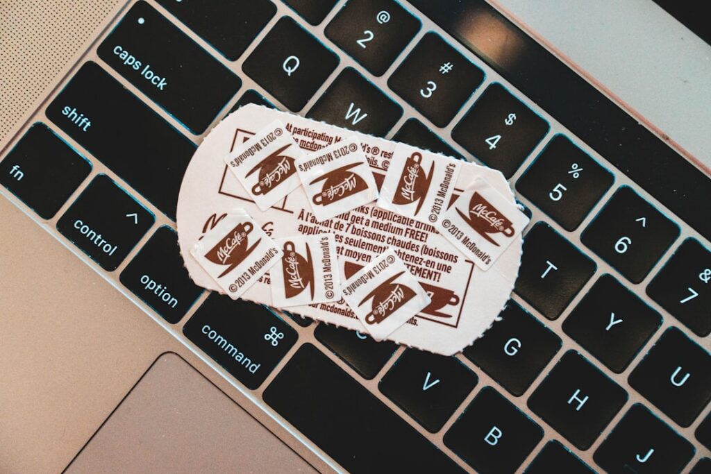 Jak zabezpieczyć kamerkę internetową przed podglądaczami