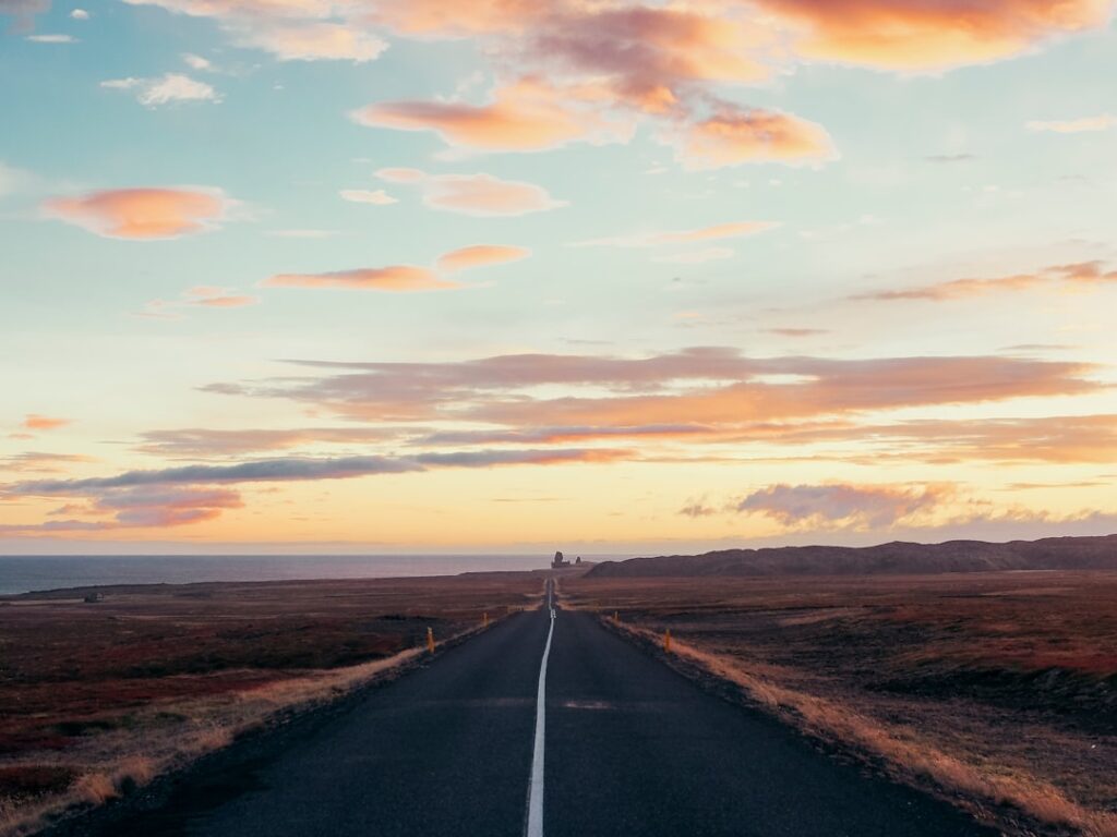 Jak zwiedzać Islandię kamperem i gdzie nocować legalnie