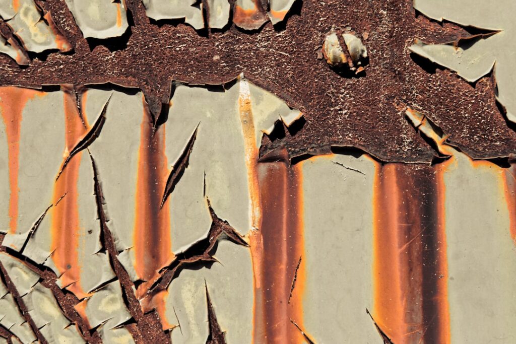 Mechanizmy starzenia się materii w skali makroskopowej