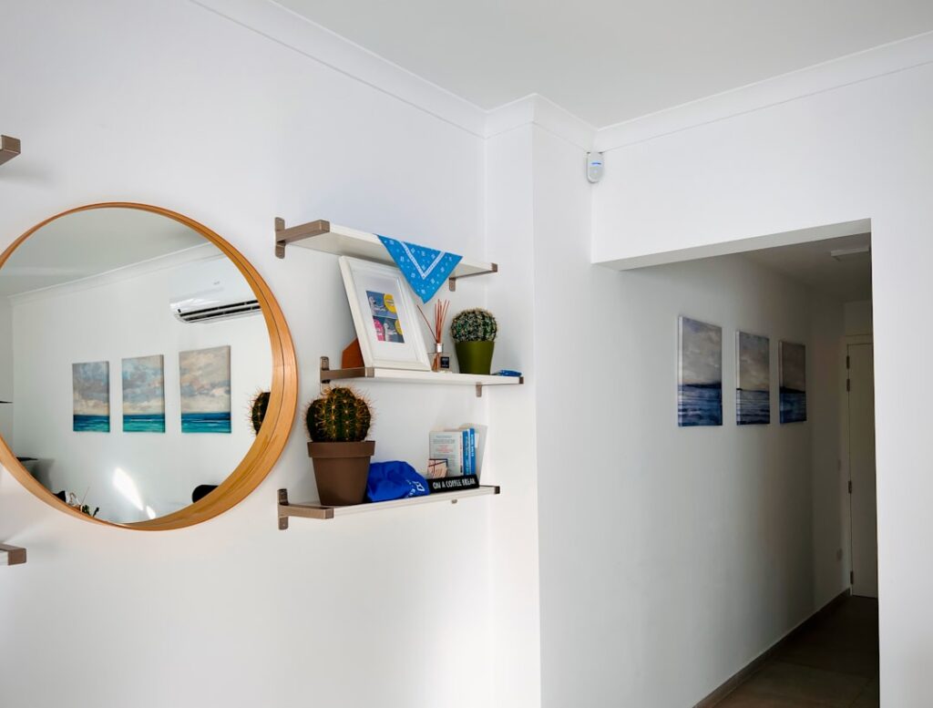 Rola luster w optycznym powiększaniu ciemnych przedpokojów