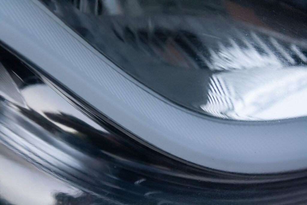 Sposoby na czyste reflektory - domowa metoda z pastą do zębów