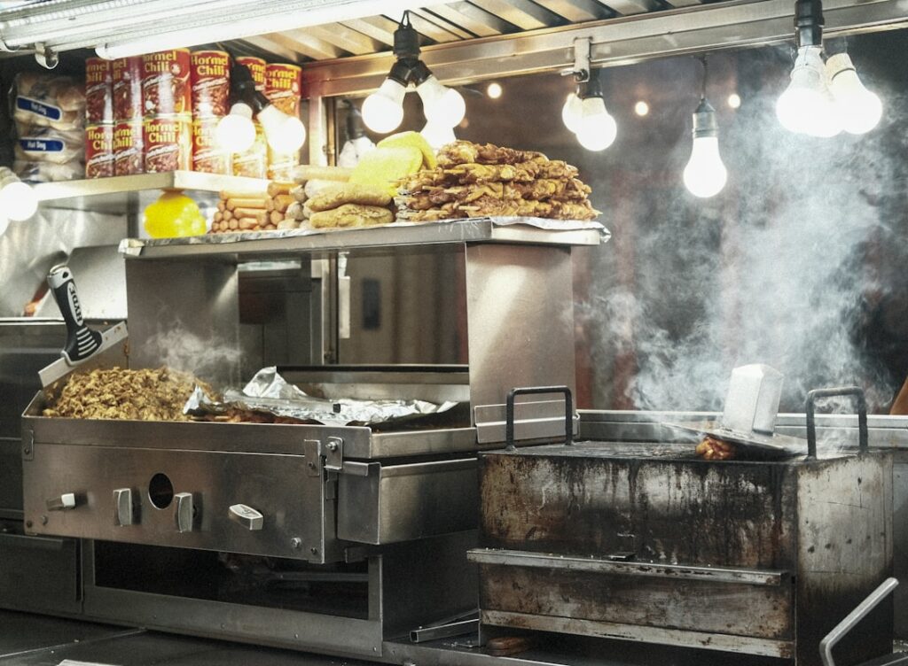 Sposoby na tanie jedzenie w drogich turystycznych miastach