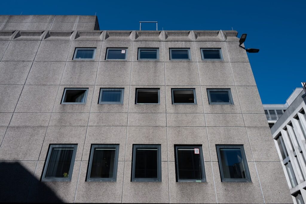 Wpływ architektury brutalistycznej na estetykę miast