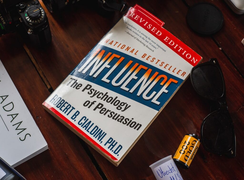 Wpływ influencerów wirtualnych na psychikę młodzieży